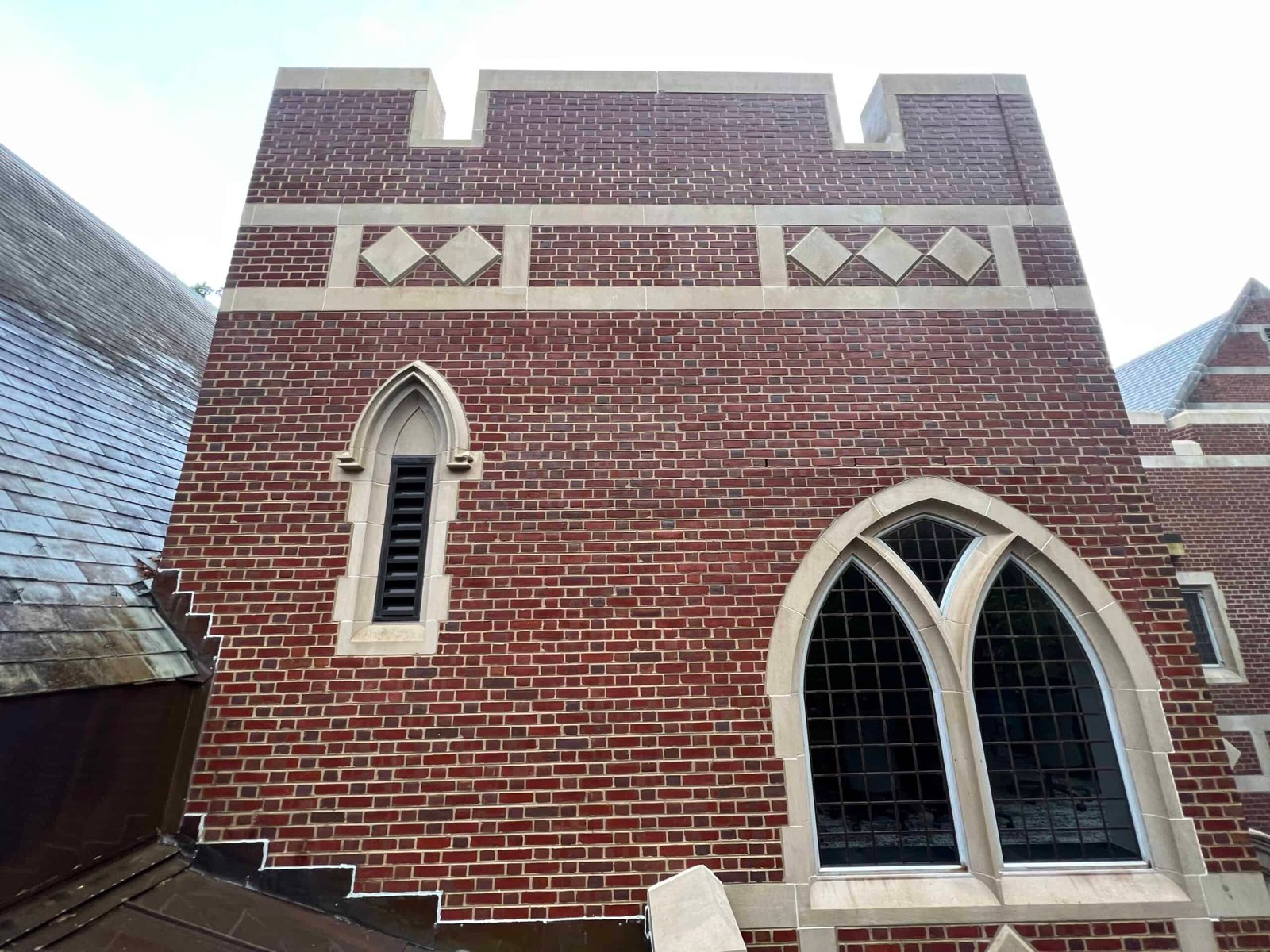 commercial building washing at university of Richmond in virgina preformed by alpha exterior cleaning