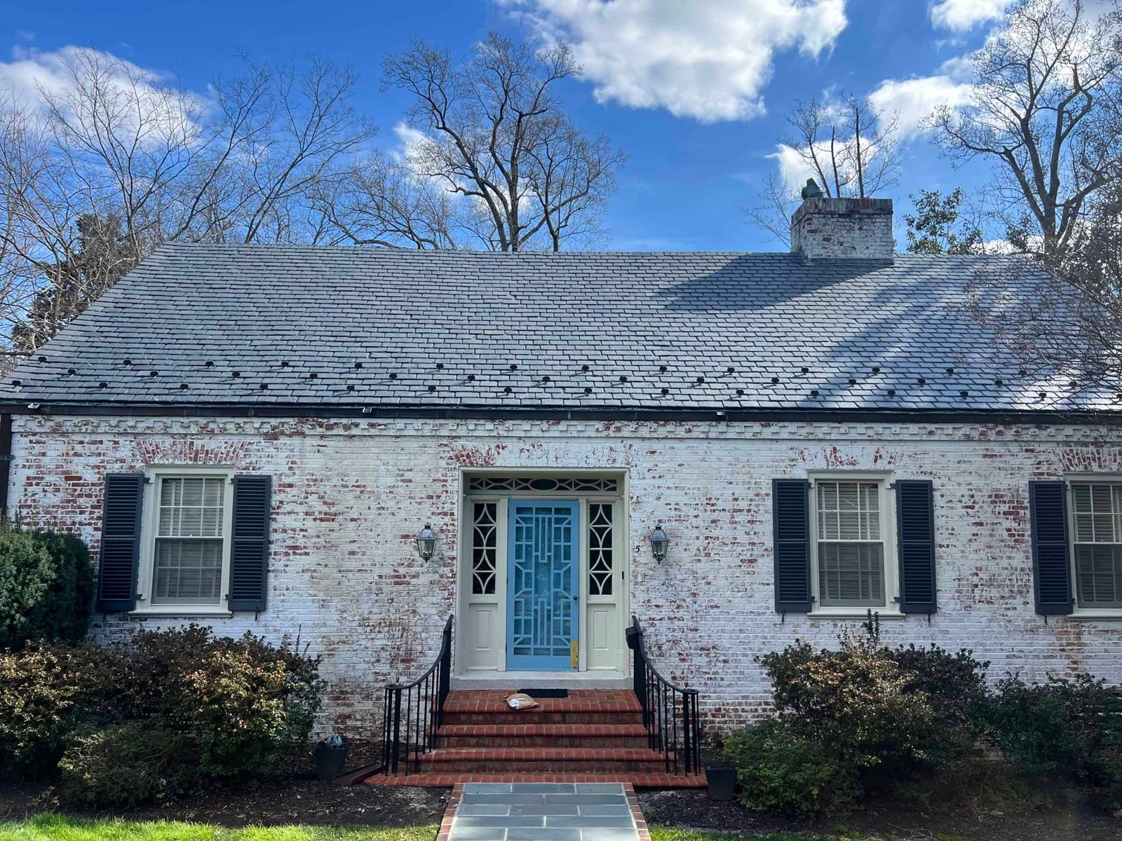 residential home in mechanicsville virginia after soft washing roof cleaning by alpha exterior solutions
