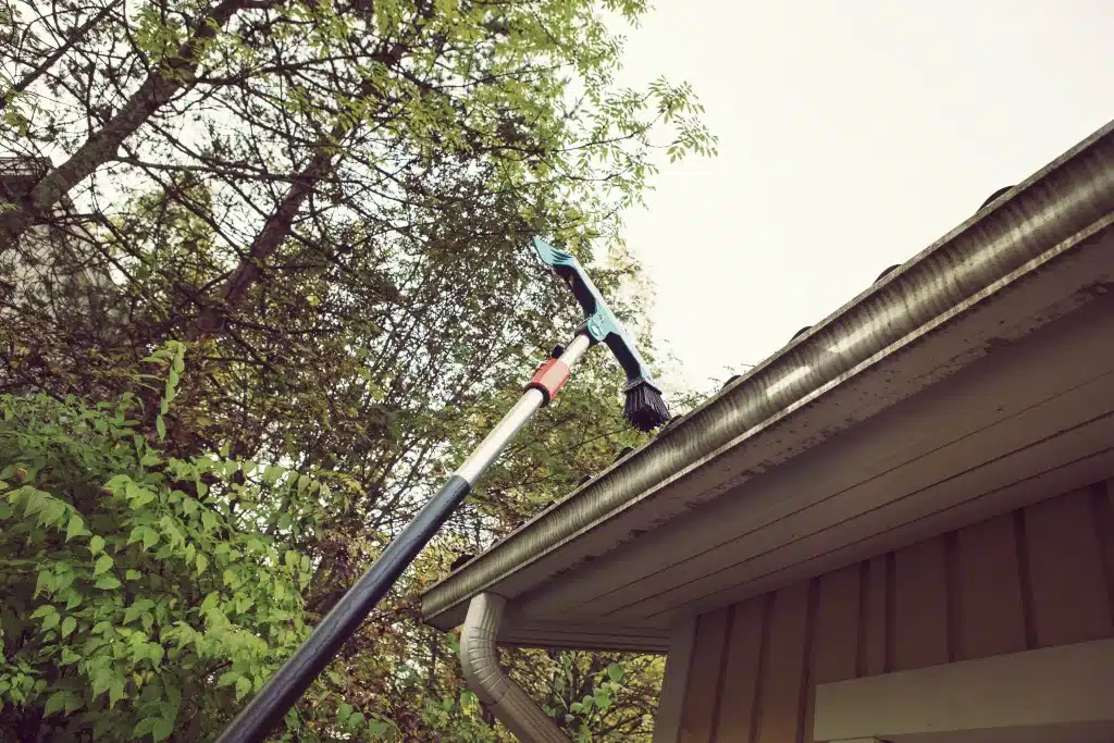 6df73d49 3d75 42da a262 e3e5fe79e861 How to Clean Gutters From the Ground