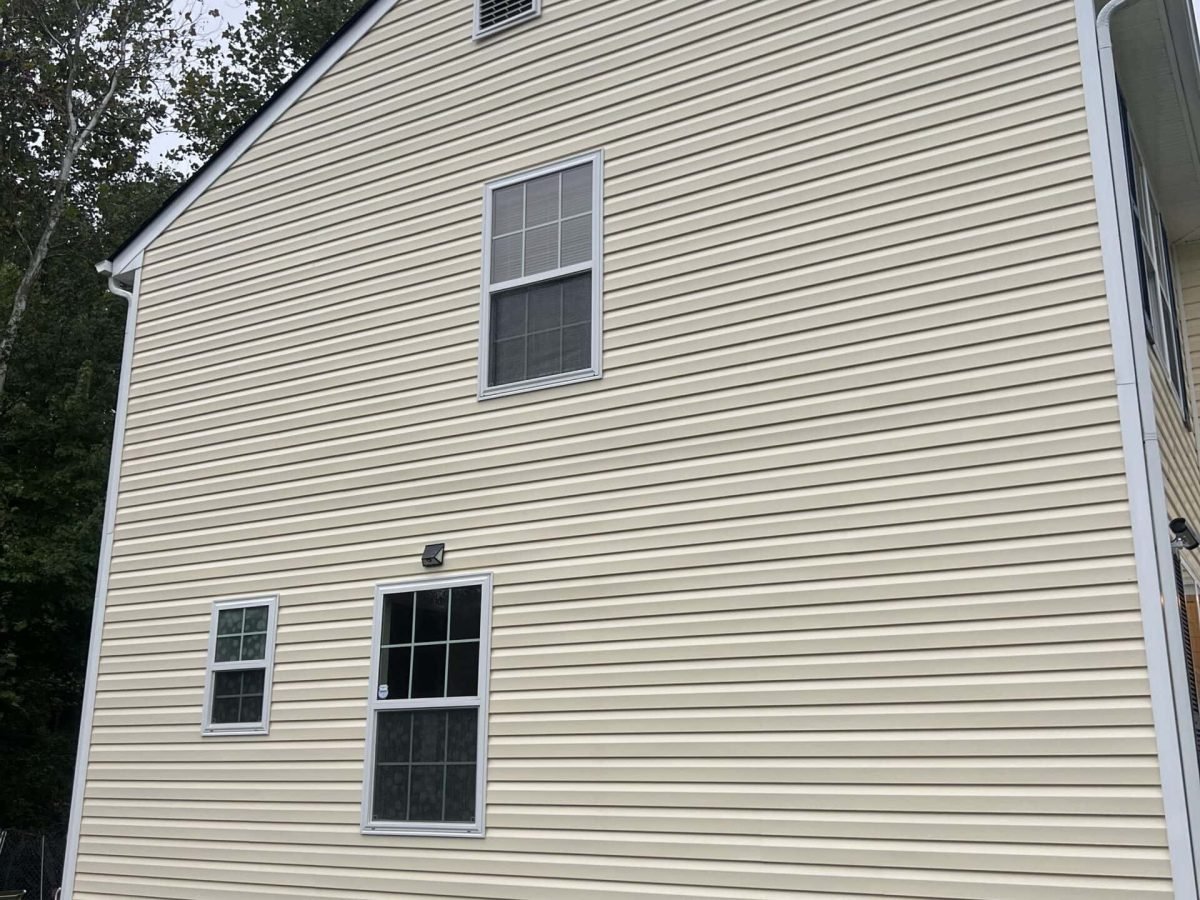 residential home with vinyl siding after soft washing, biocide application & algaecide treatment